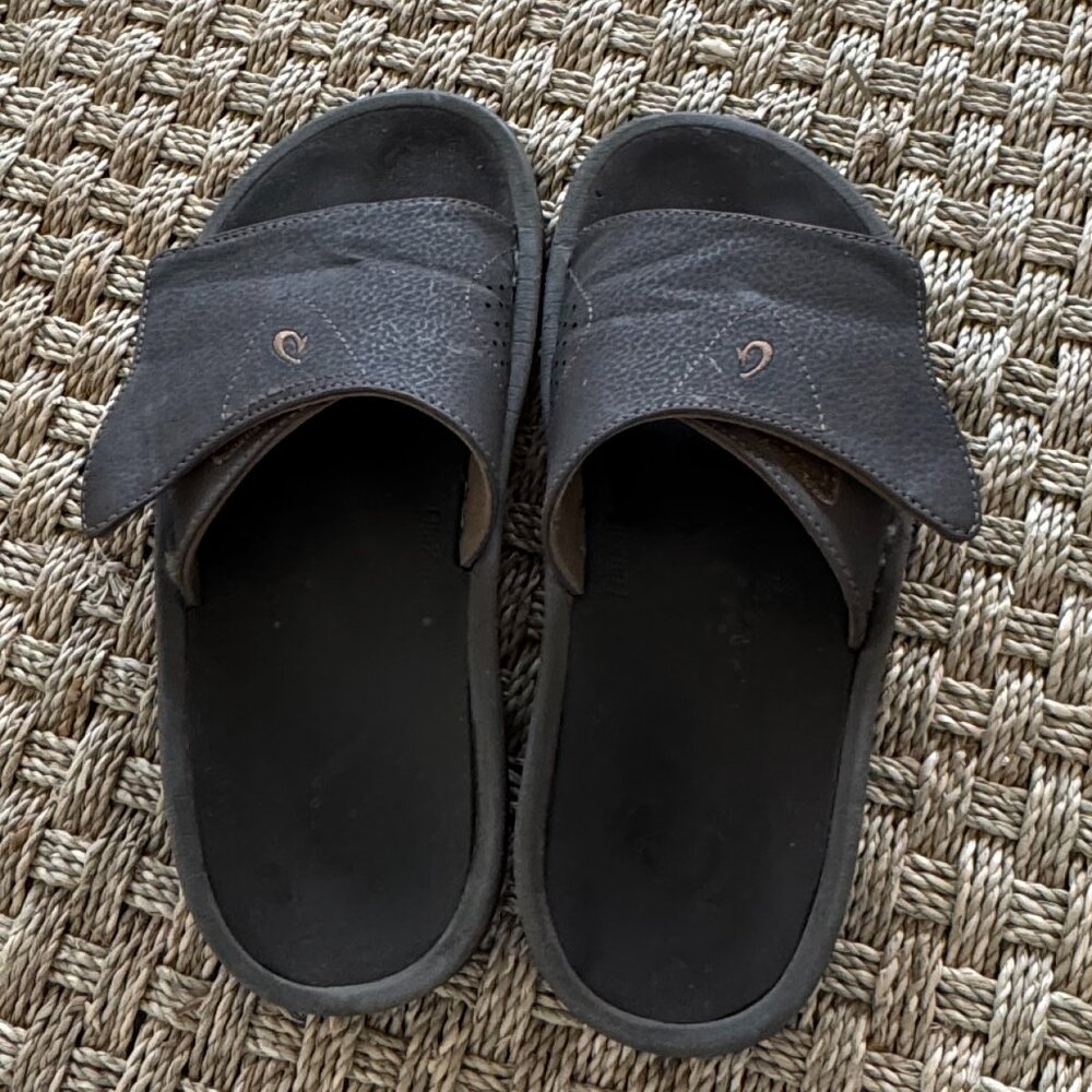 OluKai Mens Slides sz 9, dark brown